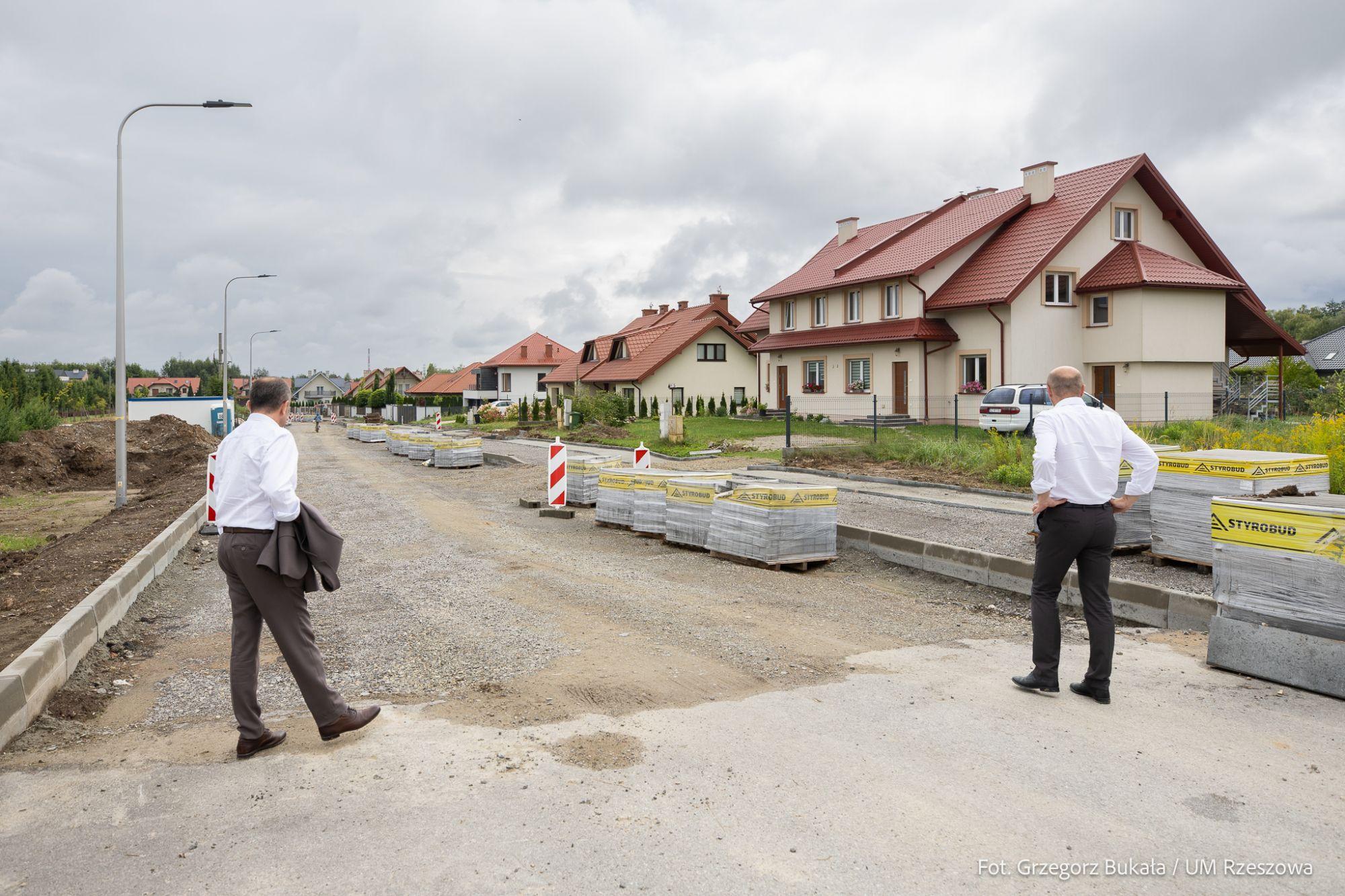 aktualność: Nowa droga na rzeszowskim osiedlu Miłocin będzie gotowa już w październiku